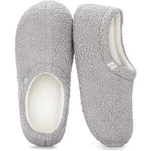 RockDove Womens Size 7/8 Light Gray Teddy Fleece Closed Back Indoor Slippers